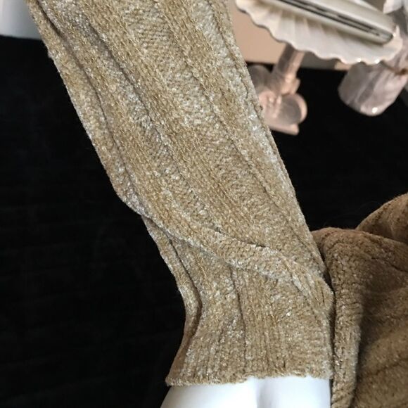 Soft large ribbed cropped sweater! Soft cozy - Picture 3 of 4